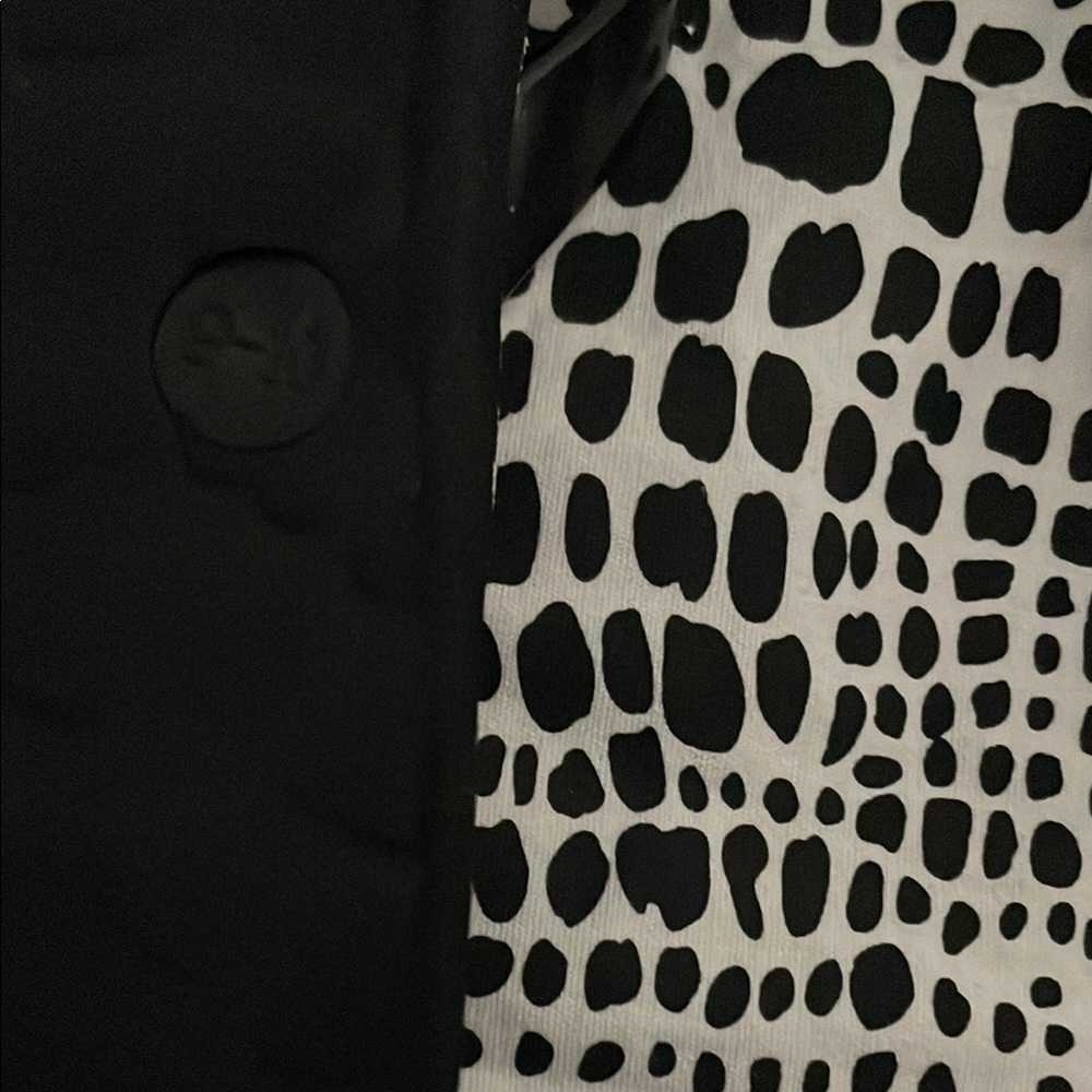 Black and White Patterned Flip Flops - Picture 4 of 8